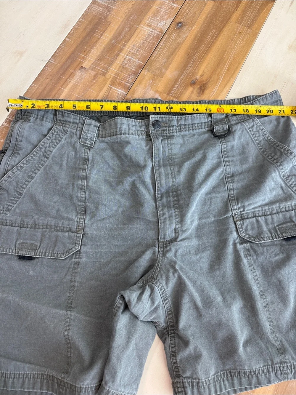 Wrangler Men's Cargo Shorts in Olive
